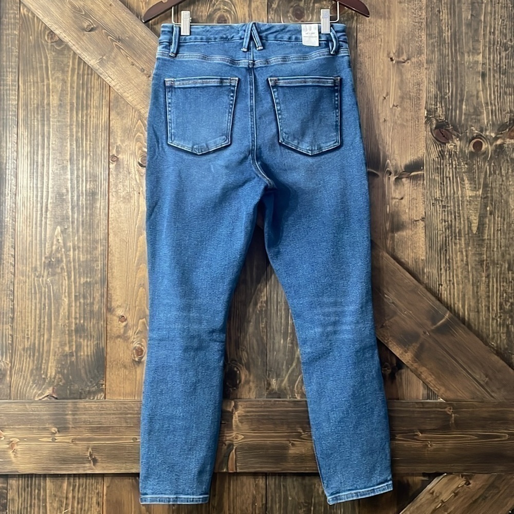 GOOD AMERICAN Good Waist Crop Jeans - Picture 7 of 16
